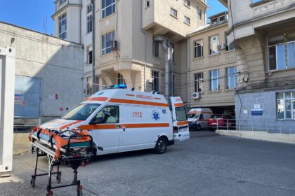 nervos ca nu are pat la upu a sunat de doua ori la 112 si a amenintat ca se spanzura brancardierii si politi l au gasit prin curte amendat si dus la socola 69cfa91336375