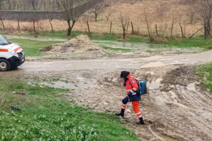 o ambulanta a ramas impotmolita in noroi in timp ce se deplasa la o pacienta cu avc primar iarna nu i ca vara 69ce7c99ef360 1