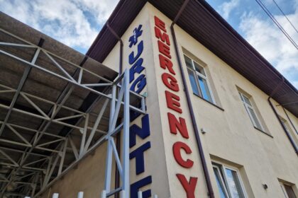 o tanara ajunsa la spital cu dureri abdominale a aflat ca este gravida femeia care nu avea habar de sarcina a nascut chiar in upu iasi 69ee3e54dff7b