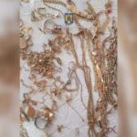 patru persoane au trimis timp de un an aur prin curierat peste 28 de kilograme de bijuterii descoperite de politisti 69cc576aa1cfb