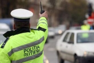 peste 250 de amenzi si 22 de permise de conducere retinute luni de politistii ieseni 69e745878e76e