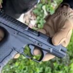 politistii din botosani au ridicat pistolul unui barbat de 43 de ani dupa ce a amenintat o persoana intr un video online 69edeb38dffc3