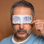 portrete privite prin gaura cheii unor usi din anii 30 alex galmeanu aduce la romanian creative week o expozitie despre intimitate si privirea indiscreta 69ef183fe0d96