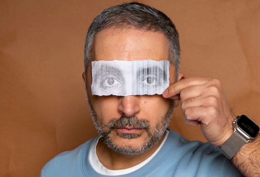 portrete privite prin gaura cheii unor usi din anii 30 alex galmeanu aduce la romanian creative week o expozitie despre intimitate si privirea indiscreta 69ef183fe0d96