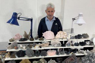 povestea lui nea ioan probabil cel mai interesant personaj din ultimele zile de la iasi dupa un sfert de veac de munca la un kilometru sub pamant acum expune la palatul culturii 69d78afca30b5