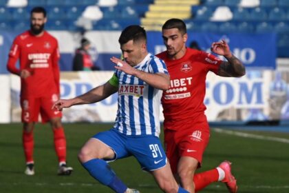 s a intamplat azi la meciul din copou mircea lucescu pe tabela si in inimi prunea in tribuna 69d8fc3fba534