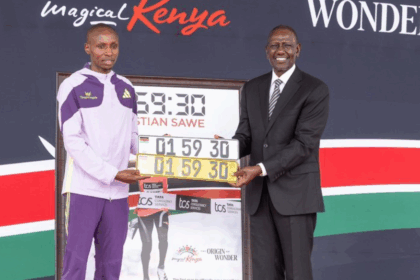 sabastian sawe primul atlet care a terminat un maraton sub pragul legendar de doua ore primit ca un erou la nairobi video 69f3418a846a3