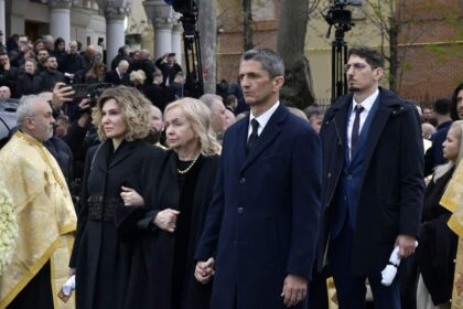 scrisoare deschisa a familiei lucescu in toata aceasta perioada am simtit ceva ce nu credeam posibil in mijlocul unei asemenea dureri ca nu suntem singuri 69de1581157dd 1