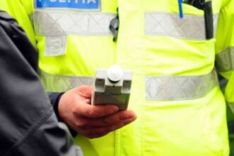 sofer beat si fara permis retinut dupa ce a provocat un accident pe dn1 si apoi a plecat masina avea numere de inmatriculare false 69d765627f01c