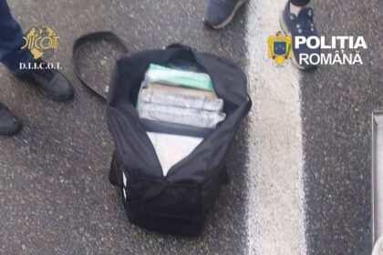 sofer turc retinut in mehedinti cu 30 de kilograme de droguri de mare risc substantele erau ascunse intr un tir video 69d13af4905ff