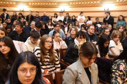 trei elevi ieseni premiati la olimpiada nationala de stiinte socio umane 69e2991c887d0