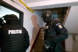 trei indivizi din iasi au fost arestati pentru proxenetism o mama si o eleva victime ale traficului 69d3c5751ea8e