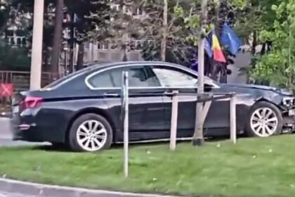 trei minori loviti de o masina proiectata pe scuar in cartierul drumul taberei au fost transportati de urgenta la spital 69ee905aa9015