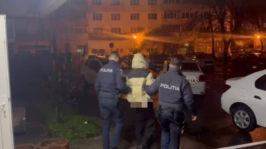 un adolescent a fost retinut dupa ce a pulverizat spray lacrimogen intr un mall din craiova doua femei au ajuns la spital 69cf6e7687995