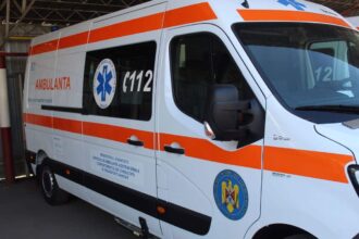 un angajat al unei banci din braila a incercat sa se sinucida s a taiat la gat cu un cutit 69de54dd00197