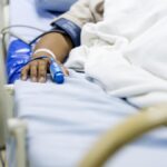 un barbat de 31 de ani din iasi a fost gasit in coma in casa mama a fost cea care a alertat autoritatile 69ddec210c54a