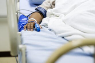 un barbat de 31 de ani din iasi a fost gasit in coma in casa mama a fost cea care a alertat autoritatile 69ddec210c54a