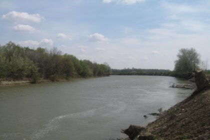 un basarabean cu interdictie a trecut prutul inot la iasi ca sa ajunga la iubita si copilul lui de la bacau judecatorii ieseni impresionati de poveste 69d309fdbca64