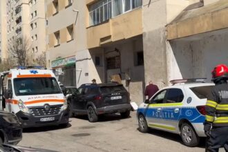 un copil a murit dupa ce a cazut de la etajul al patrulea al unui bloc din pitesti 69d3cc62bd3e3