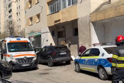 un copil a murit dupa ce a cazut de la etajul al patrulea al unui bloc din pitesti 69d3cc62bd3e3