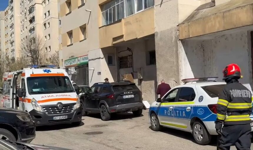 un copil a murit dupa ce a cazut de la etajul al patrulea al unui bloc din pitesti 69d3cc62bd3e3