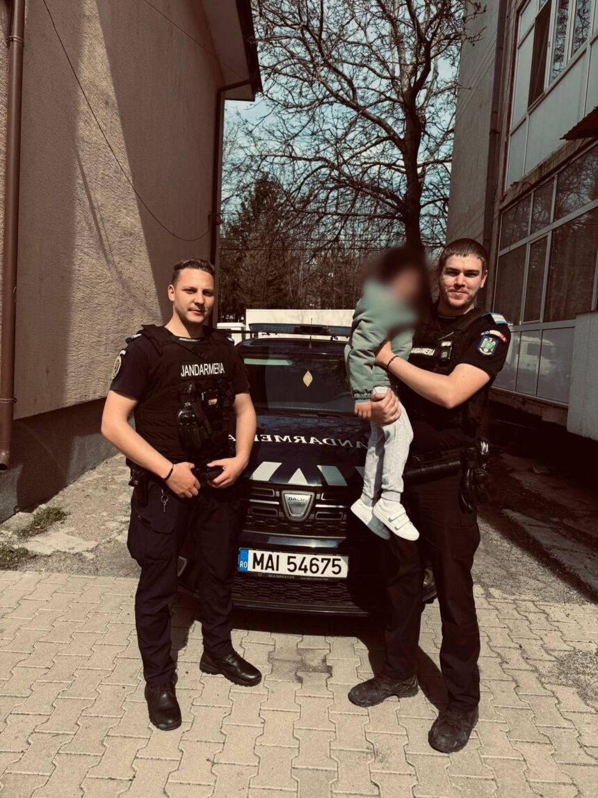 un copil de 5 ani a fost gasit de catre jandarmii ieseni la 2 kilometri de casa 69d394ec0970c