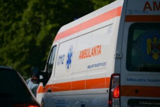 un copil de trei ani a ajuns in stare grava la spital dupa ce a cazut de la doi metri inaltime 69e7c9fd6d9b4