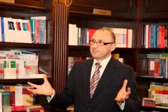 un expert iesean despre iesirea din criza politica aceeasi coalitie fara bolojan un guvern psdaur sau consens pe modificarea constitutiei ultima varianta imi surade cel mai mult 69e75268a3eff