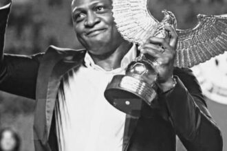 un fost international nigerian a murit la 40 de ani in timpul unui meci demonstrativ 69ebda9418304