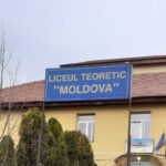 un profesor din targu frumos si a dat demisia dupa ce a fost acuzat ca a violat timp de doi ani o eleva amandoi sunt nevazatori 69f08e08cddf3
