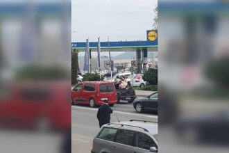 un sofer din alba a transportat sapte copii in bena unui autovehicul imaginile au facut inconjurul internetului ce a urmat 69e25068cd7a2