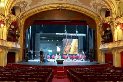 un tavan fals a cazut peste un actor in timpul unui spectacol la teatrul national iasi de vina ar fi un angajat venit beat la serviciu 69e63a4e93bca 1