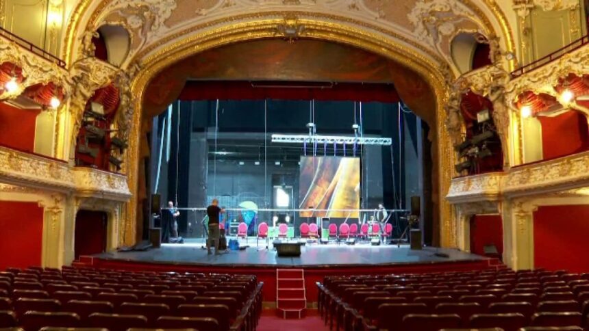 un tavan fals a cazut peste un actor in timpul unui spectacol la teatrul national iasi de vina ar fi un angajat venit beat la serviciu 69e63a4e93bca 1