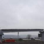 una din cele mai spectaculoase piste de biciclete din judet se apropie de final a inceput montarea pasarelei peste centura iasi sud 69ce50849a4d0