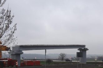 una din cele mai spectaculoase piste de biciclete din judet se apropie de final a inceput montarea pasarelei peste centura iasi sud 69ce50849a4d0