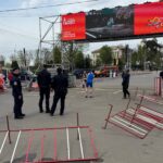 vantul puternic a dat peste cap atmosfera de la semimaraton iasi participantii nevoiti sa fuga in mall 69edd86e3b6da