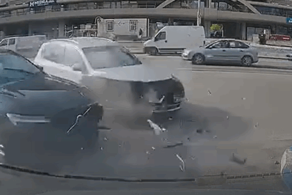 video accident pe anastasie panu din cauza amabilitatii unui sofer si neatentiei altuia 69f0e151bf3b7