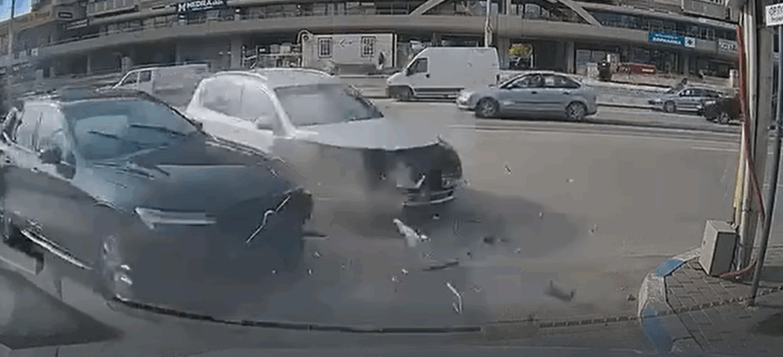 video accident pe anastasie panu din cauza amabilitatii unui sofer si neatentiei altuia 69f0e151bf3b7