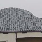 video momentul in care acoperisul unui bloc din pacurari este smuls de vant 69eddf73e14e5 1