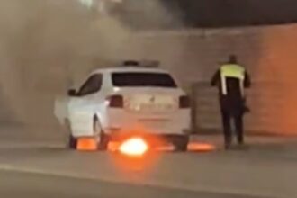 video un logan de politie a luat foc in trafic pe strada bucium 69d2a0654d8e6