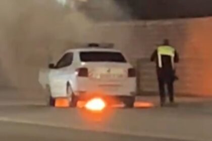 video un logan de politie a luat foc in trafic pe strada bucium 69d2a0654d8e6
