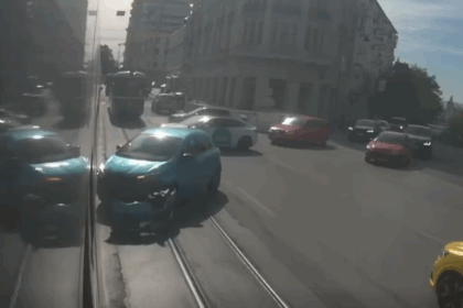 video un sofer neatent a incurcat tot traficul din piata unirii dupa ce a lovit un tramvai 69f09e9a12530