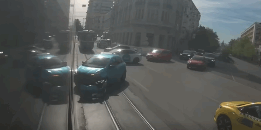 video un sofer neatent a incurcat tot traficul din piata unirii dupa ce a lovit un tramvai 69f09e9a12530