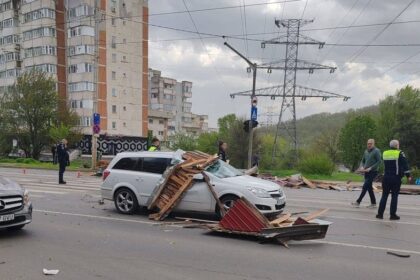 vijelia a facut prapad si in judetul iasi acoperisuri smulse copaci cazuti mai multe persoane ranite video 69ee1552b1f29