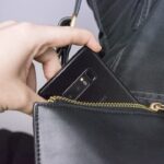 a furat de la o pensionara un telefon banal dar faptul ca nu si a recunoscut fapta il va trimite la inchisoare si a urmarit victima sute de metri prin oras 69f3f85db1763
