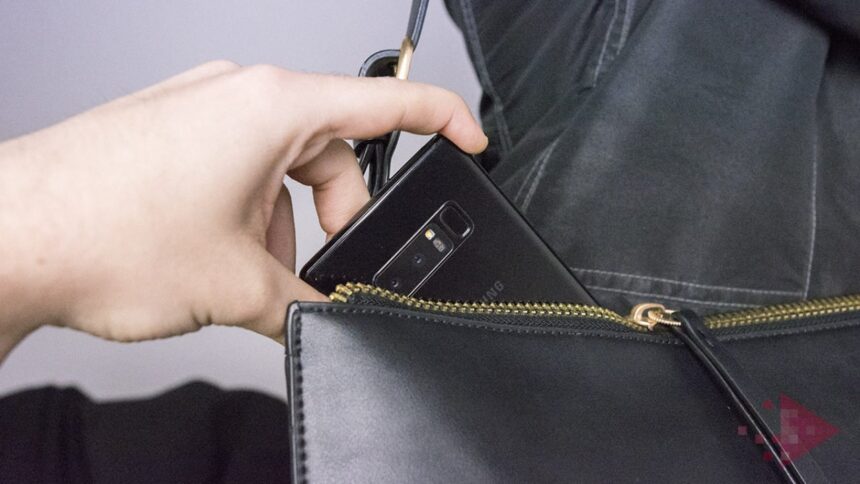 a furat de la o pensionara un telefon banal dar faptul ca nu si a recunoscut fapta il va trimite la inchisoare si a urmarit victima sute de metri prin oras 69f3f85db1763