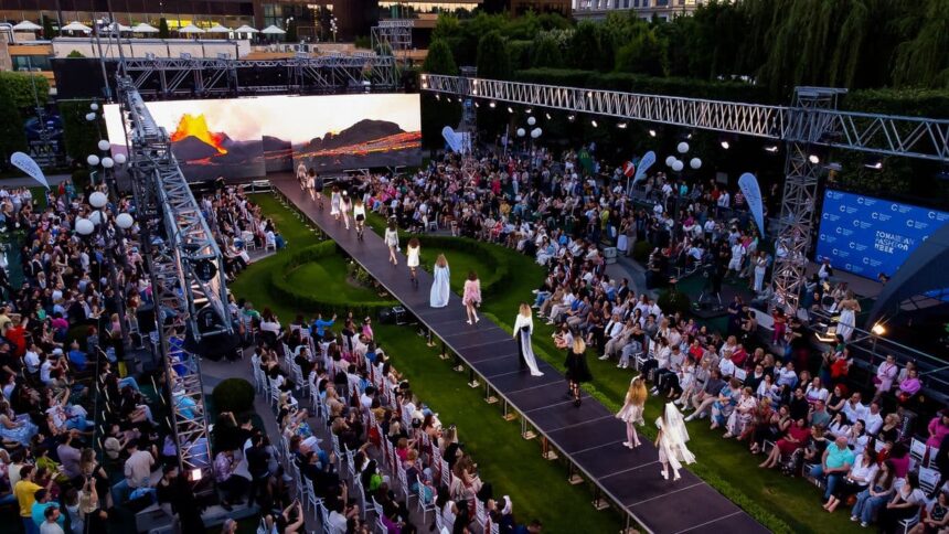 a inceput romanian creative week 2026 peste o mie de artisti designeri si arhitecti vor fi prezenti la iasi palas una dintre principalele scene ale festivalului 6a04849943b9c