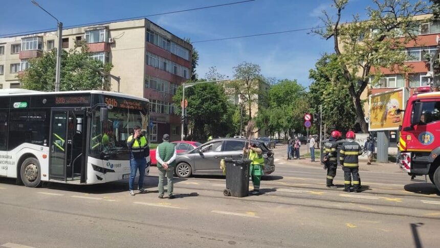 accident intre un autobuz si un autoturism in podu ros trei persoane acuza dureri momentul impactului video 6a0876cbd5b58 1