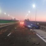 accident mortal pe autostrada a7 pasagerul unei autoutilitare intrate in parapetul care separa sensurile de mers si a pierdut viata 6a06c9d4dc67d