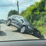 accident spectaculos in iasi un sofer a reusit sa parcheze doar pe rotile din fata foto 6a1405c67c325